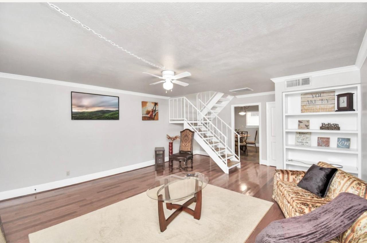 Stunning Private Room In Town Home Houston Ngoại thất bức ảnh